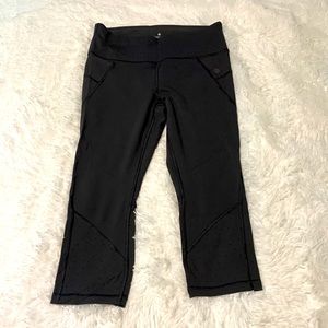 Athleta Midrise Workout Crops, Size MP, Black